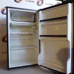 LOTE 077 - 01 FRIGOBAR ABSOCOLD 115V (REFRIGERATOR). (NO ESTADO EM QUE SE ENCONTRA. SUJEITO A AVARIAS OCULTAS/VISÍVEIS.) AV9678E
