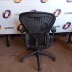 LOTE 168 - 01 CADEIRA HERMAN MILLER (CHAIR). (NO ESTADO EM QUE SE ENCONTRA. SUJEITO A AVARIAS OCULTAS/VISÍVEIS.) AV9821U