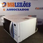 LOTE 036 - 01 MICRO-ONDAS MARCA LG 127V COM PRATO. MICROWAVE. (NO ESTADO EM QUE SE ENCONTRA. SUJEITO A AVARIAS OCULTAS/VISÍVEIS.) AV9725E