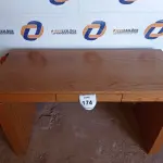 LOTE 174 - 01 MESA EM MADEIRA COM 3 GAVETAS (OFFICE TABLE). (NO ESTADO EM QUE SE ENCONTRA. SUJEITO A AVARIAS OCULTAS/VISÍVEIS.) BF8524D