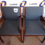 LOTE 103 - 02 CADEIRAS EM MADEIRA COM ESTOFADO CINZA (OFFICE CHAIR).  (NO ESTADO EM QUE SE ENCONTRA. SUJEITO A AVARIAS OCULTAS/VISÍVEIS.)0000074