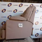 LOTE 118 - 01 POLTRONA RECLINÁVEL (ARMCHAIR). (NO ESTADO EM QUE SE ENCONTRA. SUJEITO A AVARIAS OCULTAS/VISÍVEIS.) AV9366K