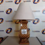 LOTE 192 - 01 ABAJUR COM CÚPULA. (LAMP). (NO ESTADO EM QUE SE ENCONTRA. SUJEITO A AVARIAS OCULTAS/VISÍVEIS.) BF8587G