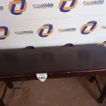 LOTE 182 - 01 APARADOR EM MADEIRA (SOFA TABLE). (NO ESTADO EM QUE SE ENCONTRA. SUJEITO A AVARIAS OCULTAS/VISÍVEIS.) AU2230N