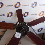 LOTE 163 - 01 VENTILADOR DE TETO COM PALETAS EM MADEIRA MARCA HUNTER) (1 WITH CEILING FANS). (NO ESTADO EM QUE SE ENCONTRA. SUJEITO A AVARIAS OCULTAS/VISÍVEIS.) 0000057