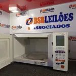LOTE 207 - 01 MICRO-ONDAS BRASTEMP 127 VOLTS COM PRATO (MICROWAVE). (NO ESTADO EM QUE SE ENCONTRA. SUJEITO A AVARIAS OCULTAS/VISÍVEIS.) BF8602W