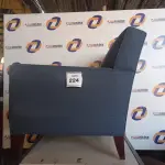 LOTE 224 - 01 POLTRONA AZUL (ARMCHAIR). (NO ESTADO EM QUE SE ENCONTRA. SUJEITO A AVARIAS OCULTAS/VISÍVEIS.) 0000058
