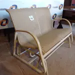 LOTE 123 - 01 CADEIRA DE BALANÇO DE DOIS LUGARES PARA PISCINA (SOFA GARDEN). (NO ESTADO EM QUE SE ENCONTRA. SUJEITO A AVARIAS OCULTAS/VISÍVEIS.) AV9803M