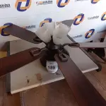 LOTE 189 - 01 VENTILADOR DE TETO COM PALETAS EM MADEIRA (1 WITH CEILING FANS). (NO ESTADO EM QUE SE ENCONTRA. SUJEITO A AVARIAS OCULTAS/VISÍVEIS.)0000057