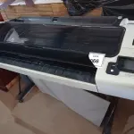 LOTE 066 - 01 IMPRESSORA PLOTTER DESIGNJET T1300 MARCA HP (PRINTER PLOTTER). (NO ESTADO EM QUE SE ENCONTRA. SUJEITO A AVARIAS OCULTAS/VISÍVEIS.) AV9715A