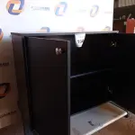 LOTE 164 - 01 ARMÁRIO EM MADEIRA 2 PORTAS (OFFICE CHAIR). (NO ESTADO EM QUE SE ENCONTRA. SUJEITO A AVARIAS OCULTAS/VISÍVEIS.) 0000072