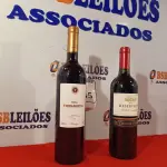 LOTE 035 -  01 GARRAFA DE VINHO FINCA TERRANOSTRA ARGENTINO 2015 750ML E 01 GARRAFA CHILE RESERVADO CABERNET SAUVIGNOT. 750ML. LACRADO.  (NO ESTADO EM QUE SE ENCONTRA) ATENÇÃO! FAZER A VISITAÇÃO ANTES DE ARREMATAR, NÃO SABEMOS SE FUNCIONA. LEILÃO NÃO TEM GARANTIA E NEM DEVOLUÇÃO, SUJEITO A POSSÍVEIS AVARIAS VISÍVEIS/OCULTAS E/OU AUSÊNCIA DE COMPONENTES.  