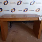 LOTE 178 - 01 MESA EM MADEIRA COM 3 GAVETAS (OFFICE TABLE). (NO ESTADO EM QUE SE ENCONTRA. SUJEITO A AVARIAS OCULTAS/VISÍVEIS.) BF8524E