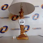 LOTE 239 - 01 ABAJUR COM CÚPULA (LAMP). (NO ESTADO EM QUE SE ENCONTRA. SUJEITO A AVARIAS OCULTAS/VISÍVEIS.) AV9975T