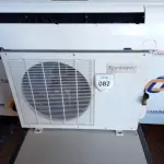 LOTE 082 - 01 AR-CONDICIONADO SPRINGER 12000BTUS SEM CONTROLE (AIR CONDITIONER). (NO ESTADO EM QUE SE ENCONTRA. SUJEITO A AVARIAS OCULTAS/VISÍVEIS.) AV9332H