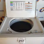 LOTE 217 - 01 MÁQUINA DE LAVAR ROUPAS WHIRLPOOL 115VOLTS (WASHER). (NO ESTADO EM QUE SE ENCONTRA. SUJEITO A AVARIAS OCULTAS/VISÍVEIS.) AV9949T