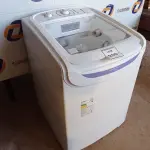 LOTE 235 - 01 MÁQUINA DE LAVAR ROUPAS ELECTROLUX 15KG 220VOLTS (WASHER). (NO ESTADO EM QUE SE ENCONTRA. SUJEITO A AVARIAS OCULTAS/VISÍVEIS.) AV9818R