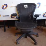 LOTE 168 - 01 CADEIRA HERMAN MILLER (CHAIR). (NO ESTADO EM QUE SE ENCONTRA. SUJEITO A AVARIAS OCULTAS/VISÍVEIS.) AV9821U