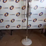LOTE 113 - 01 ARMAÇÃO DE OMBRELONE SEM O TOLDO COM BASE DE CONCRETO. (UMBRELLA). (NO ESTADO EM QUE SE ENCONTRA. SUJEITO A AVARIAS OCULTAS/VISÍVEIS.) BH1552X