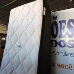 LOTE 200 - 01 COLCHÃO DE SOLTEIRO COM BASE (TWIN BED (MATTRESS+BOX). (NO ESTADO EM QUE SE ENCONTRA. SUJEITO A AVARIAS OCULTAS/VISÍVEIS.) AU1874T BASE SEM TAG