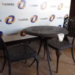 LOTE 143 - 01 MESA REDONDA E 02 CADEIRAS PARA PISCINA (DESK)(CHAIR). (NO ESTADO EM QUE SE ENCONTRA. SUJEITO A AVARIAS OCULTAS/VISÍVEIS.) AV9886E, AV9886D, AV9886G