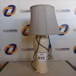 LOTE 072 - 01 ABAJUR COM BASE DE PORCELANA E CÚPULA (LAMP). (NO ESTADO EM QUE SE ENCONTRA. SUJEITO A AVARIAS OCULTAS/VISÍVEIS.) AV9423C