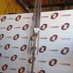 LOTE 113 - 01 ARMAÇÃO DE OMBRELONE SEM O TOLDO COM BASE DE CONCRETO. (UMBRELLA). (NO ESTADO EM QUE SE ENCONTRA. SUJEITO A AVARIAS OCULTAS/VISÍVEIS.) BH1552X