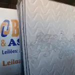 LOTE 190 - 01 COLCHÃO DE CASAL COM BASE (QUEEN BED (MATTRESS+BOX). (NO ESTADO EM QUE SE ENCONTRA. SUJEITO A AVARIAS OCULTAS/VISÍVEIS.) AV9418A SEM TAG NA BASE