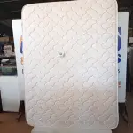 LOTE 150 - 01 COLCHÃO DE CASAL COM BASE QUEEN BED (MATTRESS+BOX). (NO ESTADO EM QUE SE ENCONTRA. SUJEITO A AVARIAS OCULTAS/VISÍVEIS.) AV9514H - BF8525C