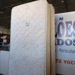 LOTE 292 - 01 COLCHÃO DE SOLTEIRO COM BASE (TWIN BED (MATTRESS+BOX). (NO ESTADO EM QUE SE ENCONTRA. SUJEITO A AVARIAS OCULTAS/VISÍVEIS.) BF8533G - BF8642N