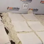 LOTE 075 - 01 TOALHA DE RENDA FILÉ COM 12 PORTA COPOS. (NO ESTADO EM QUE SE ENCONTRA) ATENÇÃO! FAZER A VISITAÇÃO ANTES DE ARREMATAR, NÃO SABEMOS SE FUNCIONA. LEILÃO NÃO TEM GARANTIA E NEM DEVOLUÇÃO, SUJEITO A POSSÍVEIS AVARIAS VISÍVEIS/OCULTAS E/OU AUSÊNCIA DE COMPONENTES.