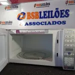 LOTE 212 - 01 MICRO-ONDAS ELECTROLUX 127 VOLTS COM PRATO (MICROWAVE). (NO ESTADO EM QUE SE ENCONTRA. SUJEITO A AVARIAS OCULTAS/VISÍVEIS.) BH1479N