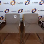 LOTE 109 - 02 CADEIRAS ESTOFADAS COM PÉS CROMADOS (CHAIRS). (NO ESTADO EM QUE SE ENCONTRA. SUJEITO A AVARIAS OCULTAS/VISÍVEIS.)0000075