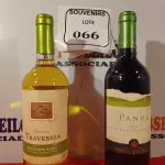 LOTE 066 - 01 GARRAFA DE VINHO TRAVESSIA BRANCO 750ML E 01 GARRAFA DE VINHO PANUL CABERNET SAUVIGNON 2013 750ML. (NO ESTADO EM QUE SE ENCONTRA) ATENÇÃO! FAZER A VISITAÇÃO ANTES DE ARREMATAR, NÃO SABEMOS SE FUNCIONA. LEILÃO NÃO TEM GARANTIA E NEM DEVOLUÇÃO, SUJEITO A POSSÍVEIS AVARIAS VISÍVEIS/OCULTAS E/OU AUSÊNCIA DE COMPONENTES.  