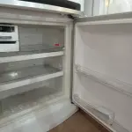 LOTE 275 - 01 GELADEIRA INVERSE BRASTEMP 220VOLTS (REFRIGERATOR). (NO ESTADO EM QUE SE ENCONTRA. SUJEITO A AVARIAS OCULTAS/VISÍVEIS.) AV9815X