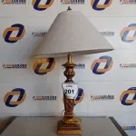 LOTE 201 - 01 ABAJUR COM CÚPULA. (LAMP) (NO ESTADO EM QUE SE ENCONTRA. SUJEITO A AVARIAS OCULTAS/VISÍVEIS.) AV9512G