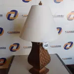 LOTE 193 - 01 ABAJUR COM CÚPULA. (LAMP). (NO ESTADO EM QUE SE ENCONTRA. SUJEITO A AVARIAS OCULTAS/VISÍVEIS.) AV9579R