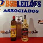 LOTE 065 - 01 GARRAFA DE VELHO BARREIRO 910ML, 01 YPIÓCA OURO CARVALHO C/ PALHA 965ML. (NO ESTADO EM QUE SE ENCONTRA) ATENÇÃO! FAZER A VISITAÇÃO ANTES DE ARREMATAR, NÃO SABEMOS SE FUNCIONA. LEILÃO NÃO TEM GARANTIA E NEM DEVOLUÇÃO, SUJEITO A POSSÍVEIS AVARIAS VISÍVEIS/OCULTAS E/OU AUSÊNCIA DE COMPONENTES.  