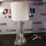 LOTE 233 - 01 ABAJUR COM CÚPULA BASE CROMADA (LAMP). (NO ESTADO EM QUE SE ENCONTRA. SUJEITO A AVARIAS OCULTAS/VISÍVEIS.) BJ6893U