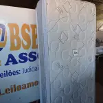 LOTE 020 - 01 COLCHÃO DE SOLTEIRO COM BASE (TWIN BED (MATTRESS+BOX). (NO ESTADO EM QUE SE ENCONTRA. SUJEITO A AVARIAS OCULTAS/VISÍVEIS.) BF8533L, AV9625M