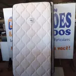 LOTE 080 - 01 COLCHÃO DE SOLTEIRO COM BASE (TWIN BED (MATTRESS+BOX). (NO ESTADO EM QUE SE ENCONTRA. SUJEITO A AVARIAS OCULTAS/VISÍVEIS.) (NO ESTADO EM QUE SE ENCONTRA. SUJEITO A AVARIAS OCULTAS/VISÍVEIS.) AU1873V, BASE SEM TAG