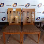 LOTE 142 - 02 CADEIRAS EM MADEIRA (CHAIR). (NO ESTADO EM QUE SE ENCONTRA. SUJEITO A AVARIAS OCULTAS/VISÍVEIS.) BF8529C, BF8529B