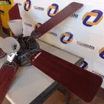 LOTE 054 - 01 VENTILADOR DE TETO COM PALETAS EM MADEIRA MARCA HUNTER (1 WITH CEILING FANS). (NO ESTADO EM QUE SE ENCONTRA. SUJEITO A AVARIAS OCULTAS/VISÍVEIS.) 0000057