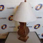 LOTE 241 - 01 ABAJUR COM CÚPULA (LAMP). (NO ESTADO EM QUE SE ENCONTRA. SUJEITO A AVARIAS OCULTAS/VISÍVEIS.) BF8587J