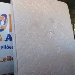 LOTE 180 - 01 COLCHÃO DE CASAL COM BASE QUEEN BED (MATTRESS+BOX). (NO ESTADO EM QUE SE ENCONTRA. SUJEITO A AVARIAS OCULTAS/VISÍVEIS.) AV9906K - AV9844D