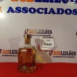LOTE 060 - 01 GARRAFA DE WHISKY CARDHU 1 LITRO.  (NO ESTADO EM QUE SE ENCONTRA) ATENÇÃO! FAZER A VISITAÇÃO ANTES DE ARREMATAR, NÃO SABEMOS SE FUNCIONA. LEILÃO NÃO TEM GARANTIA E NEM DEVOLUÇÃO, SUJEITO A POSSÍVEIS AVARIAS VISÍVEIS/OCULTAS E/OU AUSÊNCIA DE COMPONENTES.  