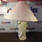 LOTE 181 - 01 ABAJUR COM BASE DE PORCELANA E CÚPULA (LAMP). (NO ESTADO EM QUE SE ENCONTRA. SUJEITO A AVARIAS OCULTAS/VISÍVEIS.) AV9390U