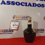 LOTE 074 - 01 GARRAFA DE WISK ROYAL SALUT 21 ANOS DE 700ML. (NO ESTADO EM QUE SE ENCONTRA) ATENÇÃO! FAZER A VISITAÇÃO ANTES DE ARREMATAR, NÃO SABEMOS SE FUNCIONA. LEILÃO NÃO TEM GARANTIA E NEM DEVOLUÇÃO, SUJEITO A POSSÍVEIS AVARIAS VISÍVEIS/OCULTAS E/OU AUSÊNCIA DE COMPONENTES.  