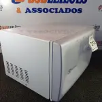 LOTE 212 - 01 MICRO-ONDAS ELECTROLUX 127 VOLTS COM PRATO (MICROWAVE). (NO ESTADO EM QUE SE ENCONTRA. SUJEITO A AVARIAS OCULTAS/VISÍVEIS.) BH1479N