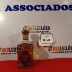 LOTE 060 - 01 GARRAFA DE WHISKY CARDHU 1 LITRO.  (NO ESTADO EM QUE SE ENCONTRA) ATENÇÃO! FAZER A VISITAÇÃO ANTES DE ARREMATAR, NÃO SABEMOS SE FUNCIONA. LEILÃO NÃO TEM GARANTIA E NEM DEVOLUÇÃO, SUJEITO A POSSÍVEIS AVARIAS VISÍVEIS/OCULTAS E/OU AUSÊNCIA DE COMPONENTES.  